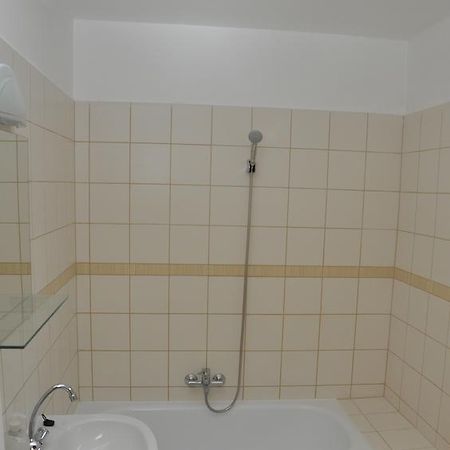 Отель Sarok Apartmanhaz Сексард Номер фото